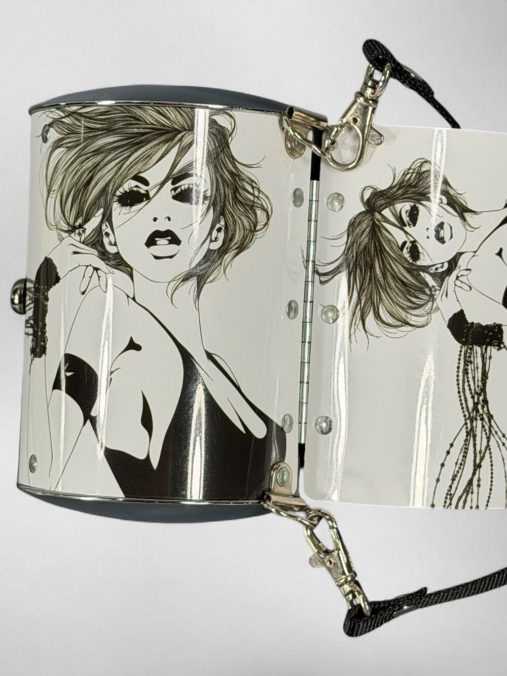 Little Earth Metal Barrel Wristlet Graphic Art 2009 Bottle Cap Snap